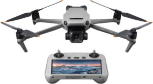 DJI – Mavic 3 Classic Drone and Remote Control with Built-in Screen (DJI RC) – Gray